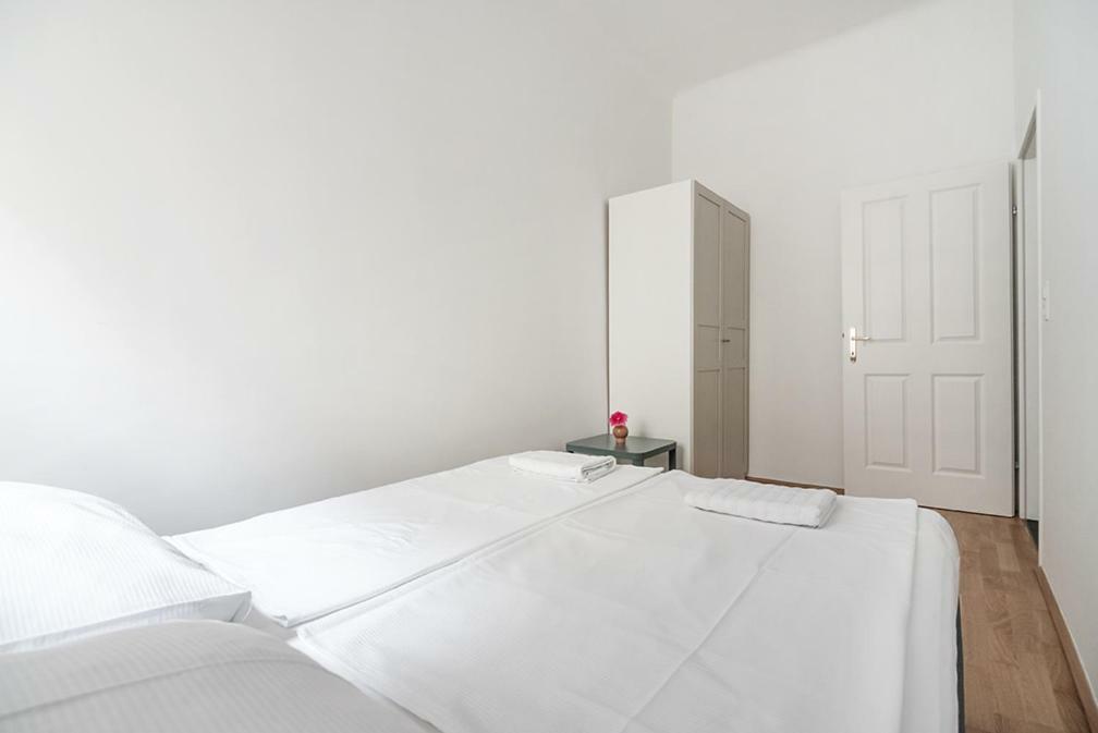 Universum Apartment Wenen Buitenkant foto
