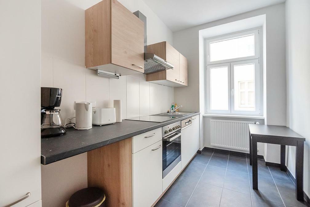 Universum Apartment Wenen Buitenkant foto