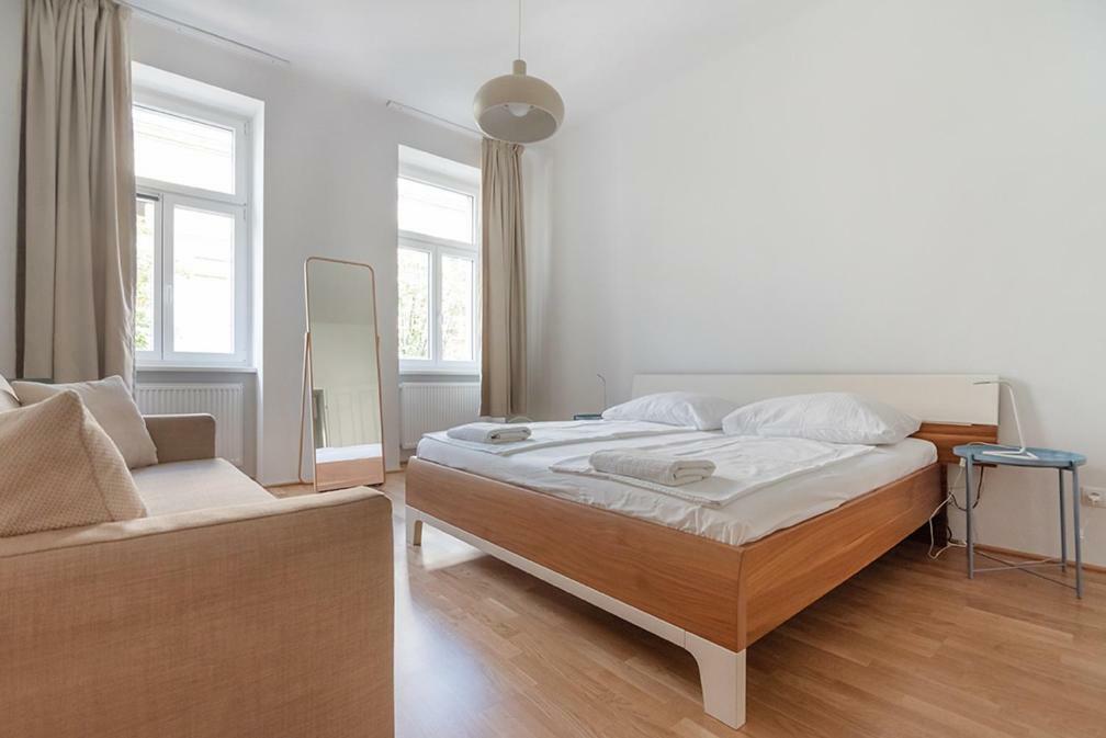 Universum Apartment Wenen Buitenkant foto